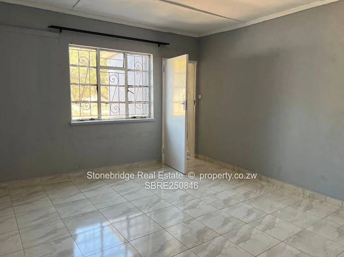 5 Bedroomed House in Hillside For Rent