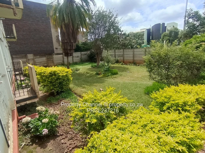 Spacious 1-Bed Apartment with City Views - Avenues