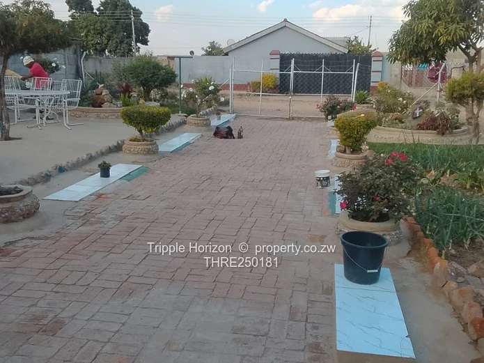 Cozy 2-Bed Home with Flatlet & Garden in Granary Park