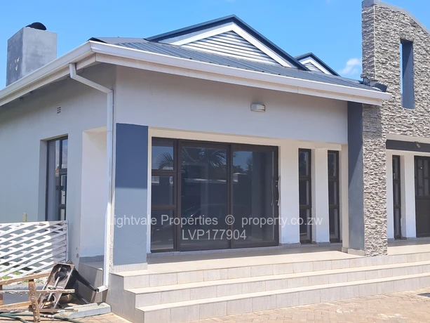 Neat Townhouse in Westgate
