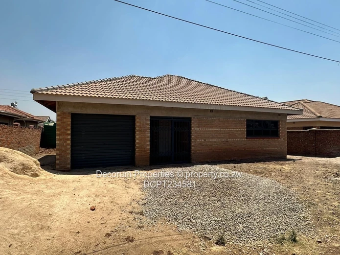 Madokero – Spacious 4-Bedroom House for Sale