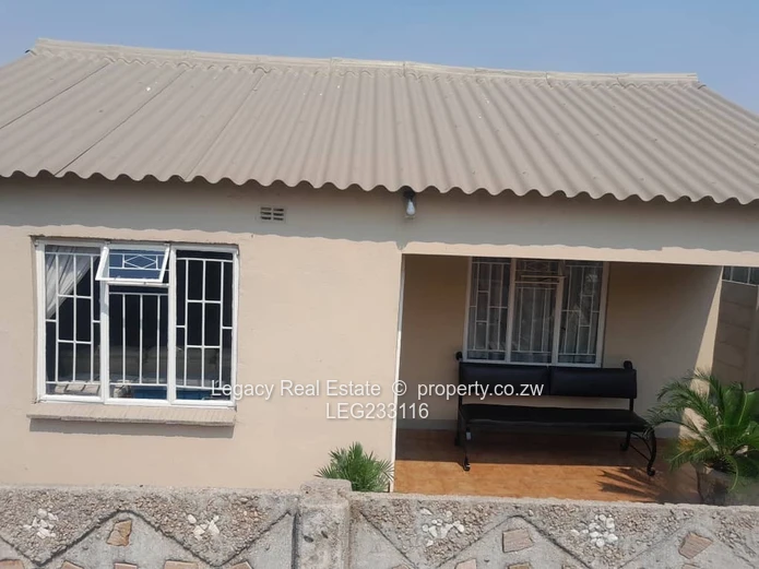 Neat and Modern 3-Bedroom House in Glen Norah