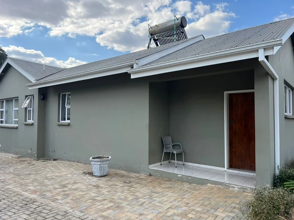 3 Bedroom Flat & Apartment