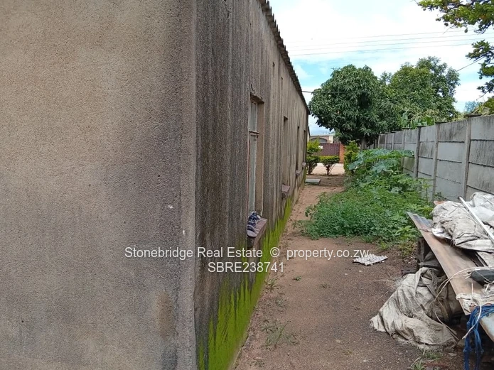 4 Bedroomed House in Pumula Old for sale