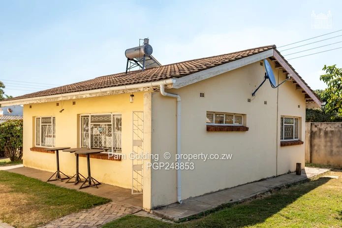 Spacious Family Home Emerald Hill