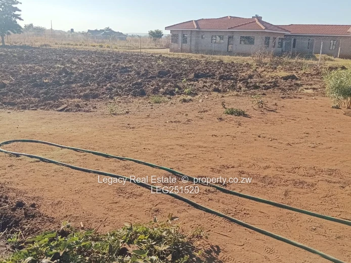 Spacious 3-Bed Home on 2500m² with Borehole — Knowe