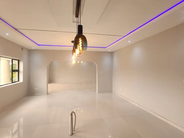 4 Bedroom Flat & Apartment