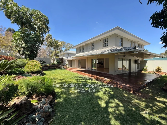 Newlands – Spacious 3 Bedroom Townhouse In Exclusive Complex