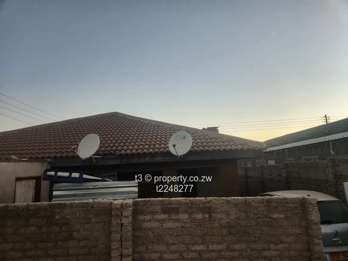 3-Bed Damofalls Home – Tiled Roof & Walled Yard (Sole Mandate)