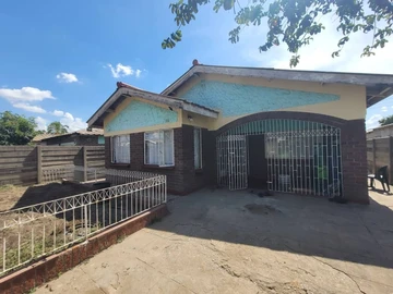 Sweet Buy Close to City ,Located in Sunningdale & just off the main road and close to Graniteside 