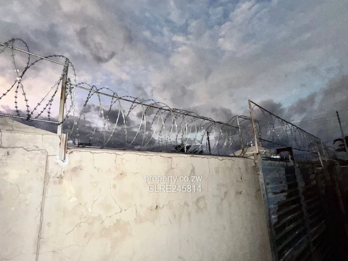 Stylish 4-Bed in Madokero - Borehole & Island Kitchen