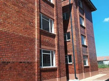 2 Bedroom Flat & Apartment