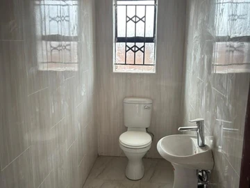 2 Bedroom Flat & Apartment