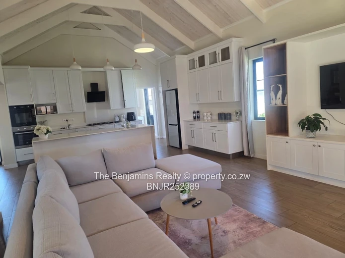 Up Market Townhouse In Newlands