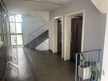 2 Bedroom Flat & Apartment