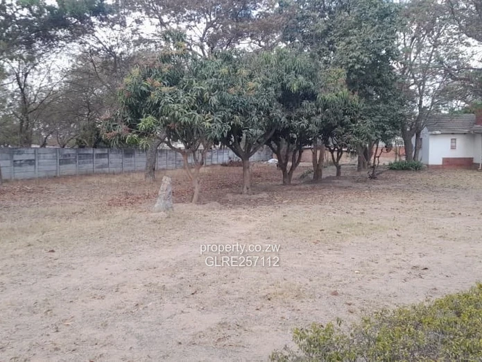 7100m² Waterfalls Stand — Bungalow, Mature Trees & Main Road Frontage