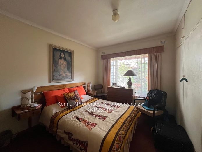 3 bed townhouse set in a large garden with lovely trees