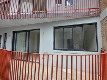 2 Bedroom Flat & Apartment