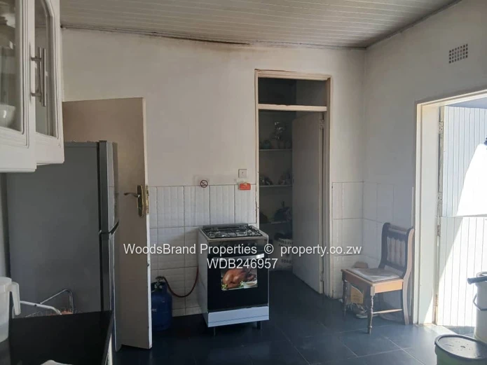 4-Bed Garden Flat in Marlborough — Borehole 