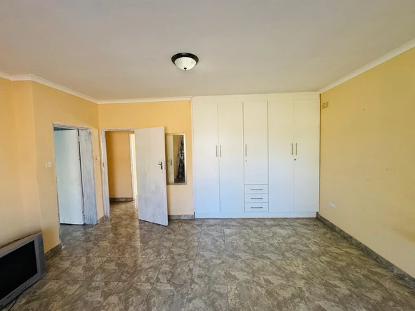 6 Bedroom House