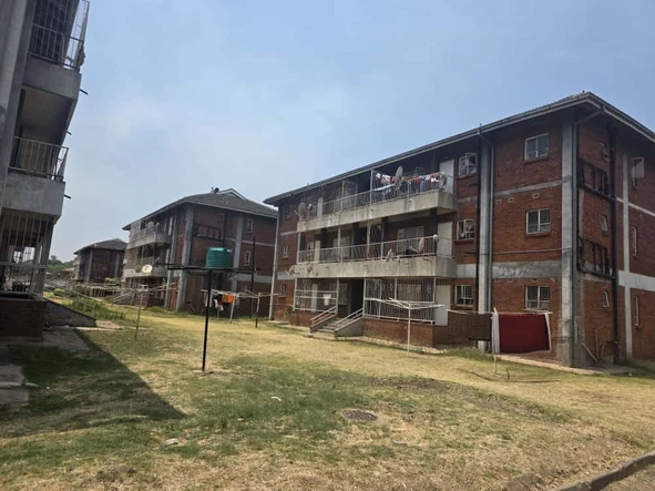 2 Bedroom Flat & Apartment