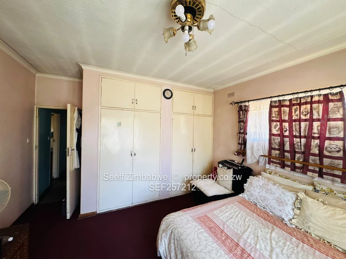 Solid 3-Bedroom Home on 5,423 sqm in Chadcombe (Sole Mandate)