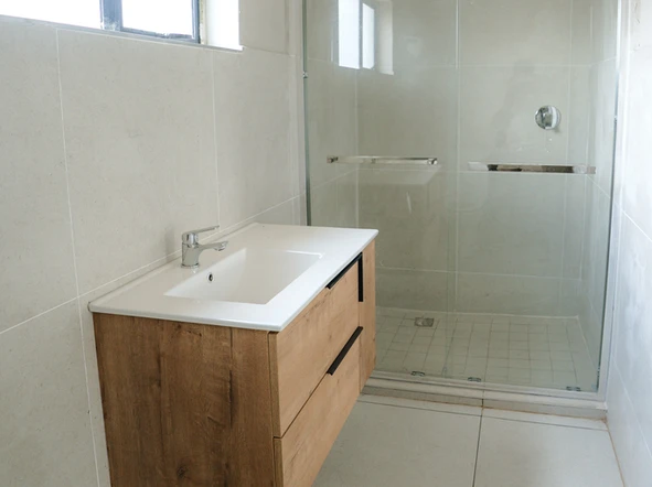 2 Bedroom Flat & Apartment