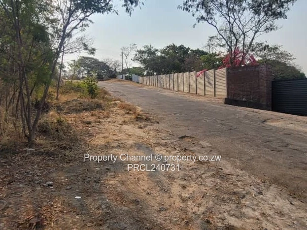 Residential Stand in Glen Lorne meauring 5118 sqm with Title Deeds 