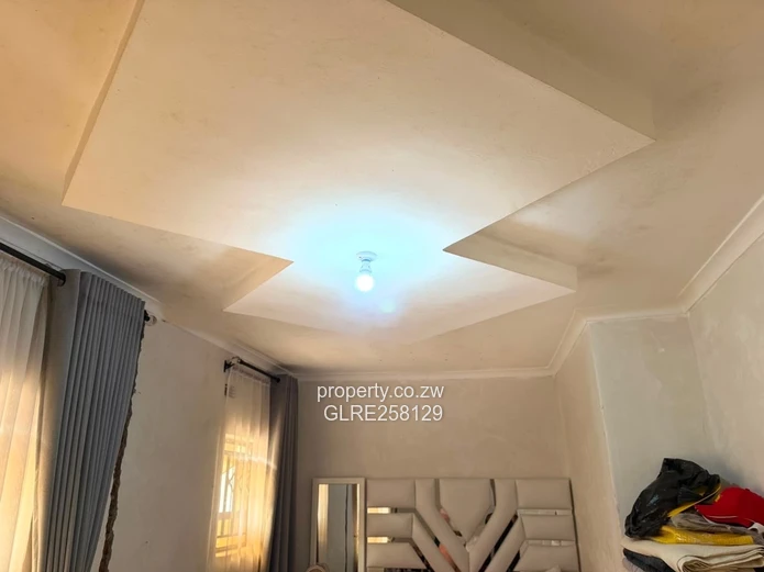 Glaudina 4-Bed Home - Tiled Roof, Garage & Garden