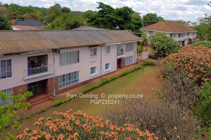 Spacious ground floor apartment in a well located complex