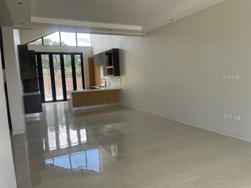 4 Bedroom Flat & Apartment