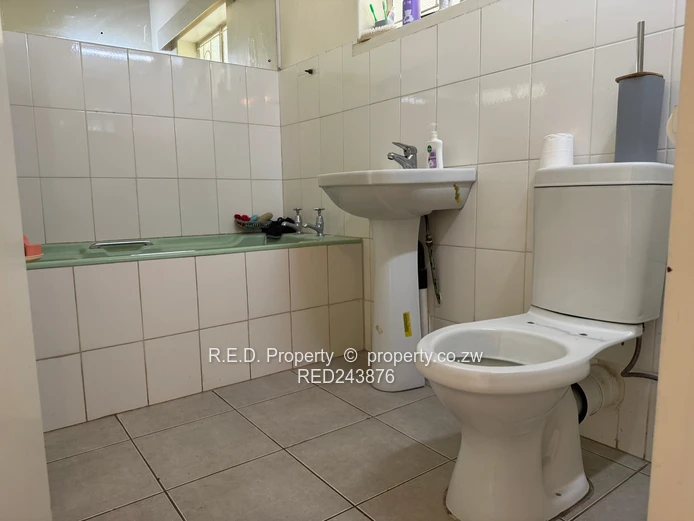 Spacious Family Home In Hillside!