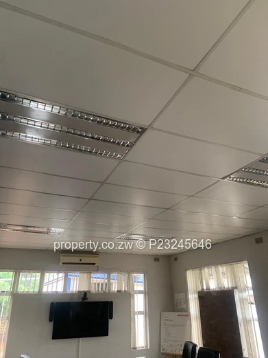 420 m² Milton Park Office - Borehole ,Paved Parking Space and Caretaker's cottage  (Sole Mandate)