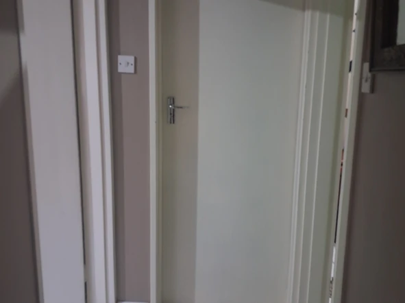 2 Bedroom Flat & Apartment