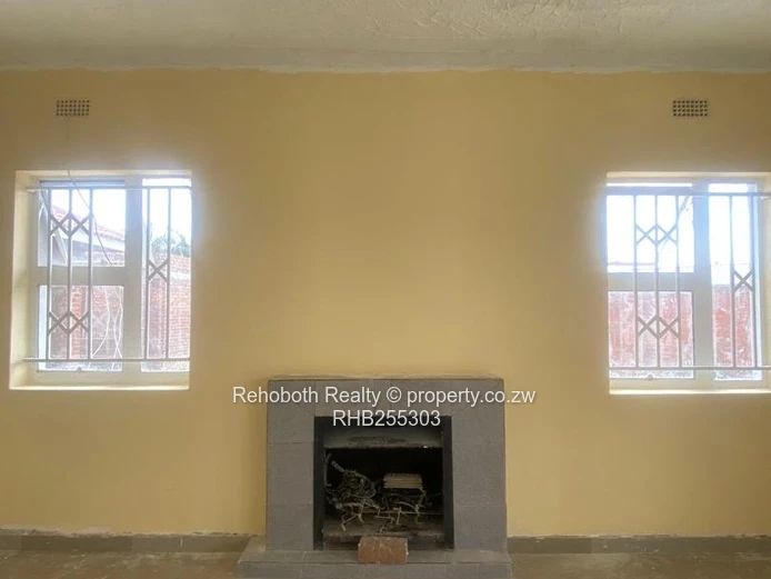Redbrick 5-Bed Home in Goodhope — Borehole & Solar
