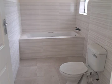 2 Bedroom Flat & Apartment