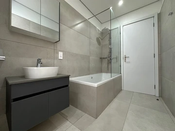 4 Bedroom Garden Flat