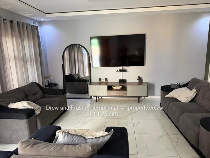 Modern 4-Bed Gated Home with Borehole & Solar Geysers, Mabvazuva
