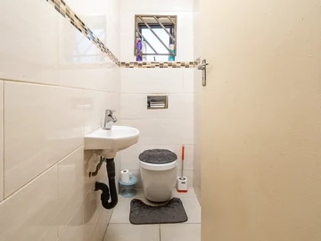 3 Bedroom Flat & Apartment