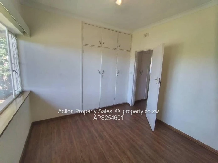 Neat 3 Bed Garden Flat! 