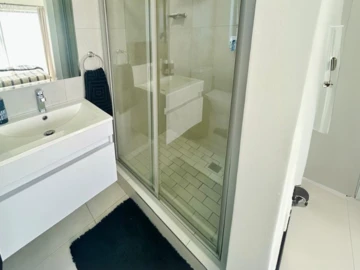 3 Bedroom Flat & Apartment