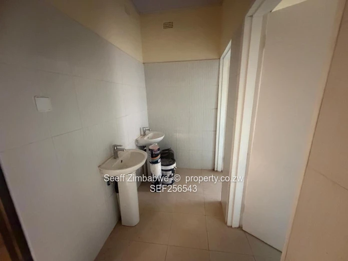 Commercial Shops for rent in Hatcliffe