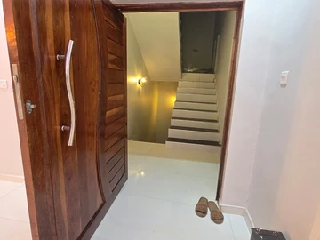 4 Bedroom Flat & Apartment