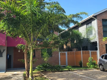 Exquisite fully furnished 3 bed townhouse to let