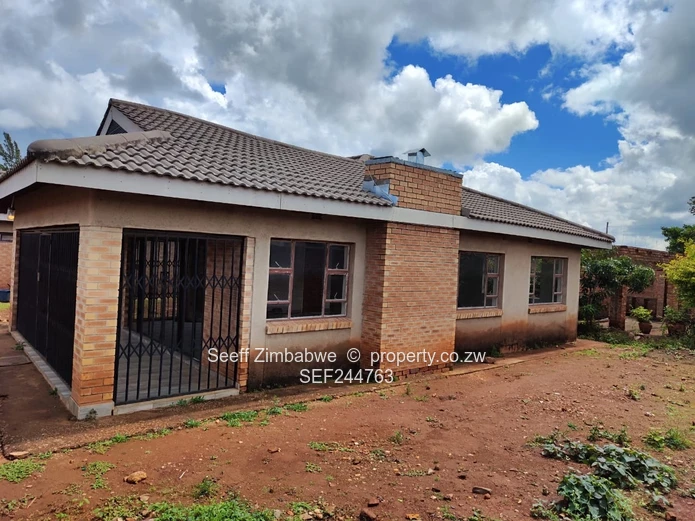 4 bed -House in Mahatshula