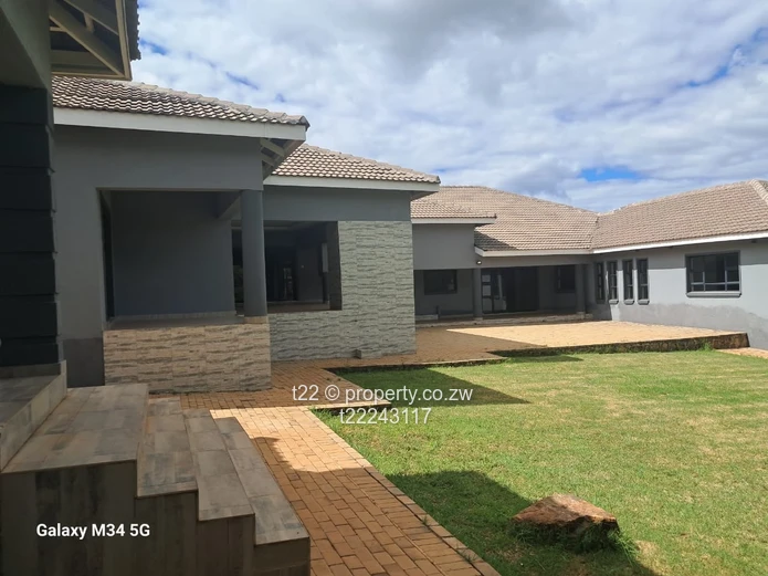 Single-Level 8-Bed Brookview Home — Large Lawn & Borehole