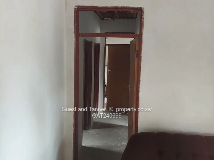 1050sqm stand in Crowhill with Partly Finished 2-Bedroom Cottage