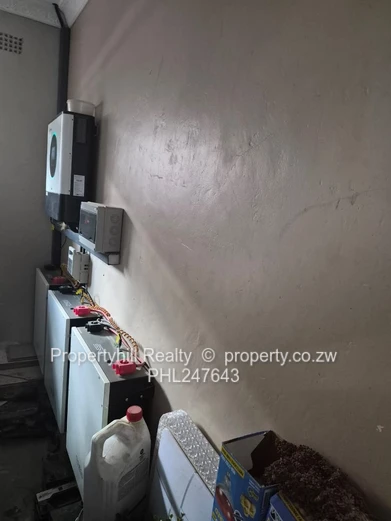Secure 4-Bed Granary Park Home — Borehole, Garage & Paved Yard