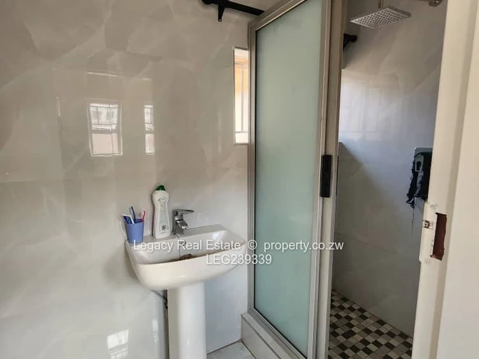 Westgate house to let | borehole & backup solar