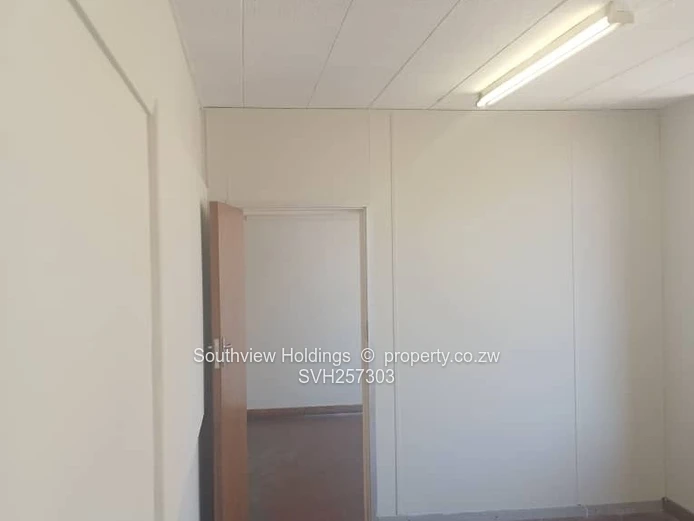2 neat interconnecting offices available in Upper CBD. 